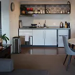 Battery Point Apartment On Hampden