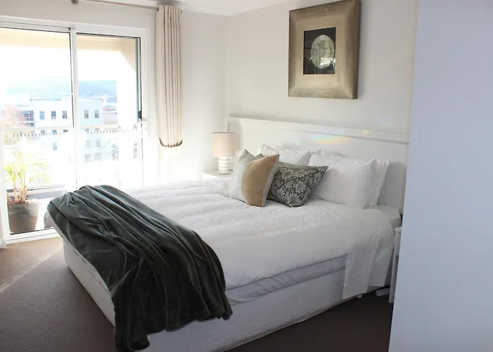 Battery Point Apartment On Hampden